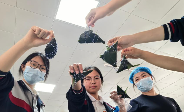  Zongzi-making activities send best wishes to exam candidates in L... 